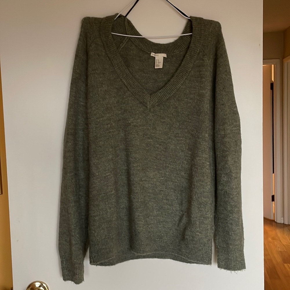 H&M sage green slouchy fit V neck sweater size Xs
